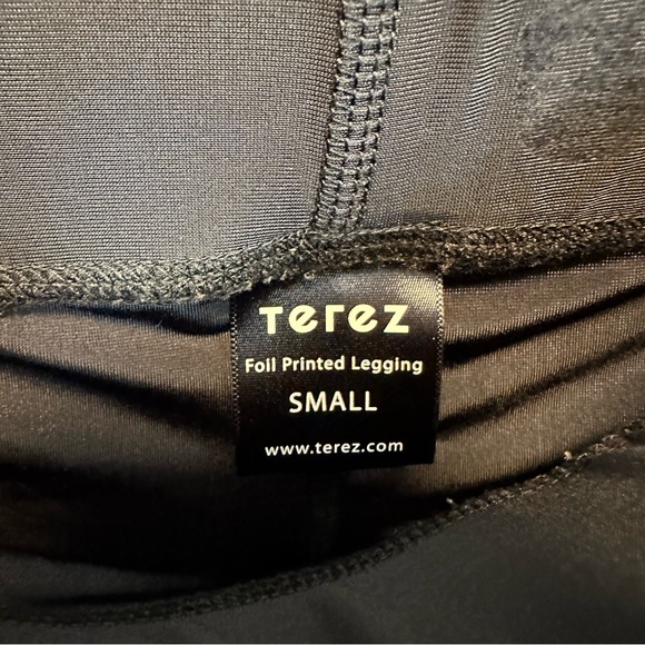 Terez | Skull Foil Printed Leggings Size S - Picture 9 of 14